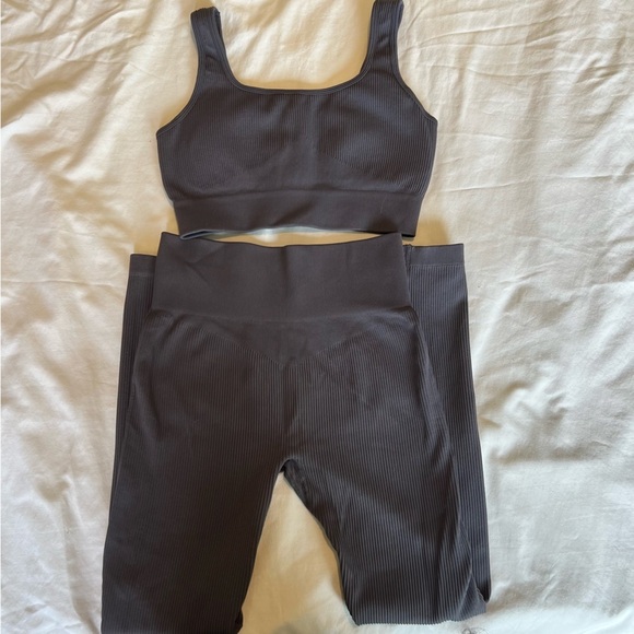 Gray Ribbed Two-Piece Set - Picture 3 of 5